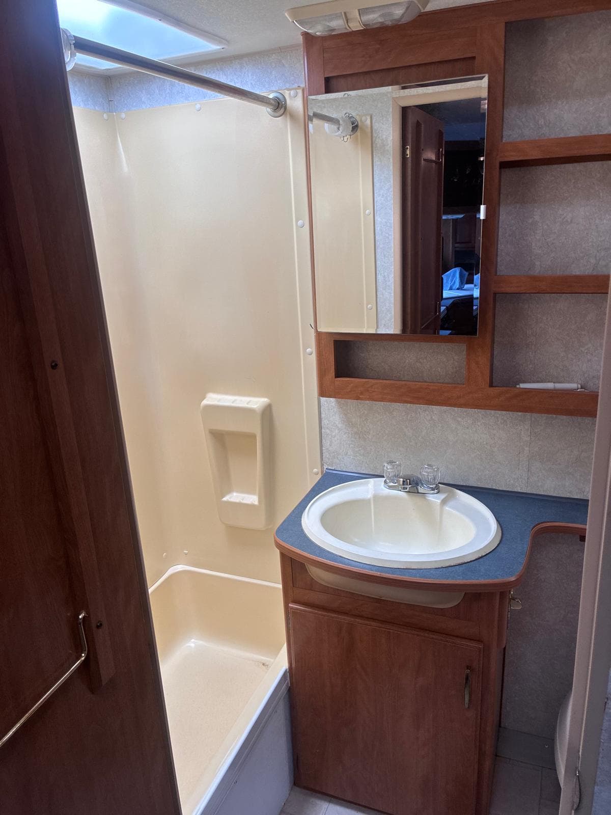 The Havilan Coach, view 6