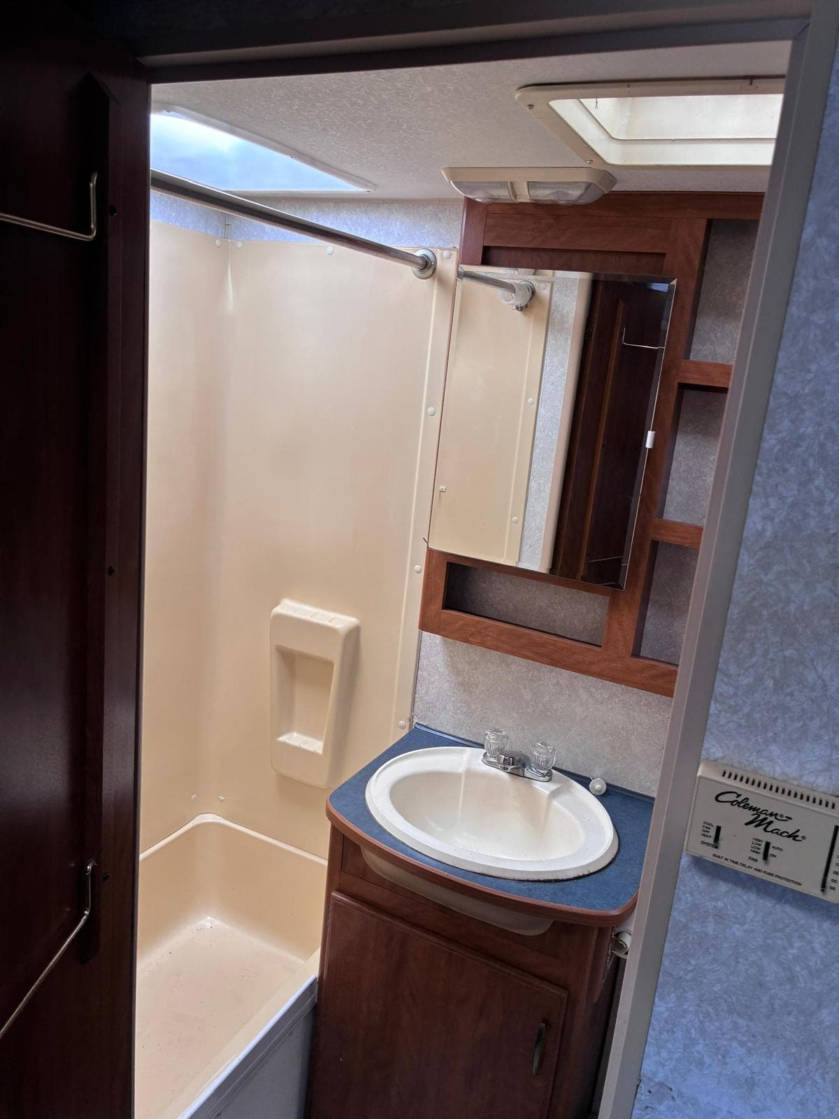 The Havilan Coach, view 13