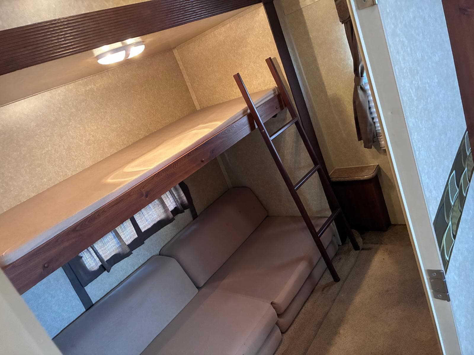 The Havilan Coach, view 15